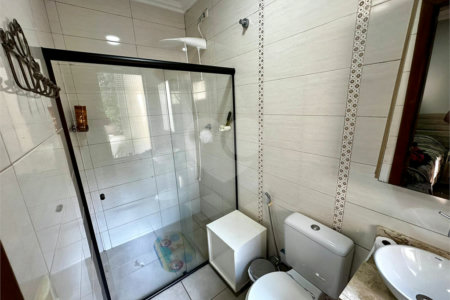 Casa com Piscina e Churrasqueira | 2 Suítes | Edícula | 3 Vagas | 275m²