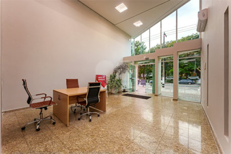Prédio inteiro comercial á venda e locação na Vila Leopoldina.