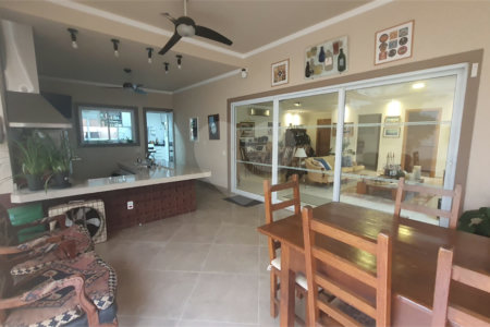 Casa no condomínio Damha II á venda!