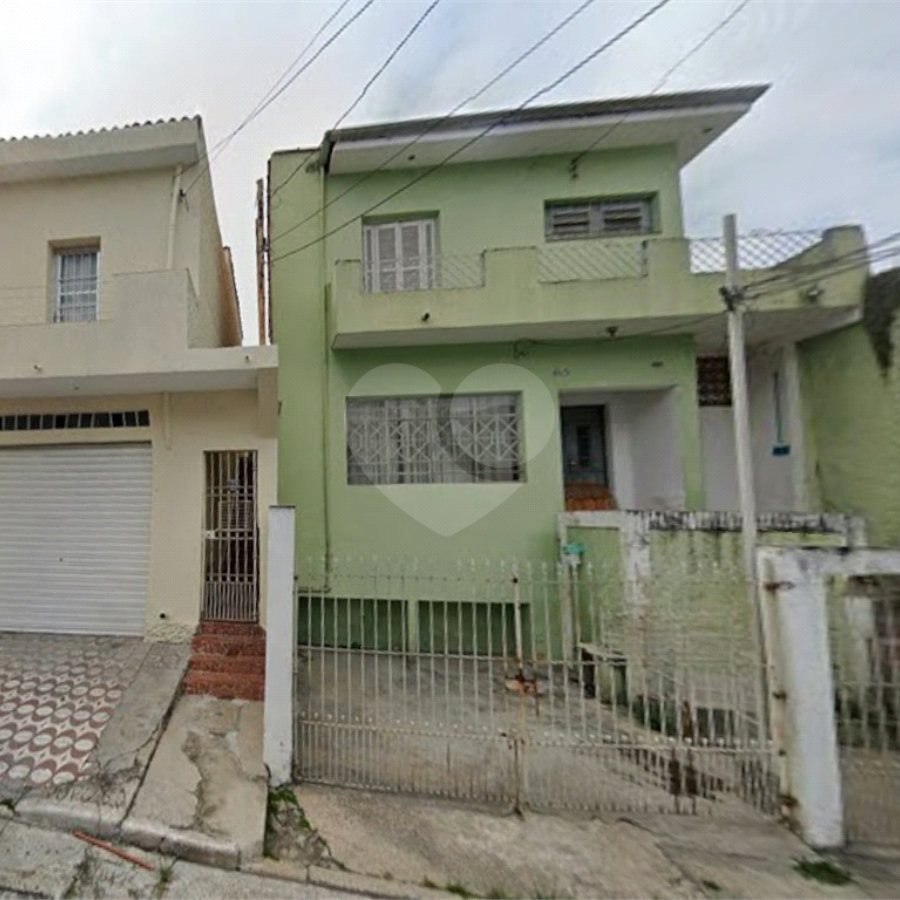 2 casas com o total de 7 quartos.