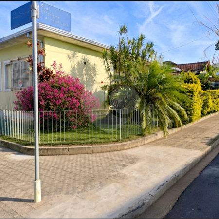 Casa Térrea Charmosa e Espaçosa na Vila Prado: Conforto, Praticidade e Próxima ao Centro!