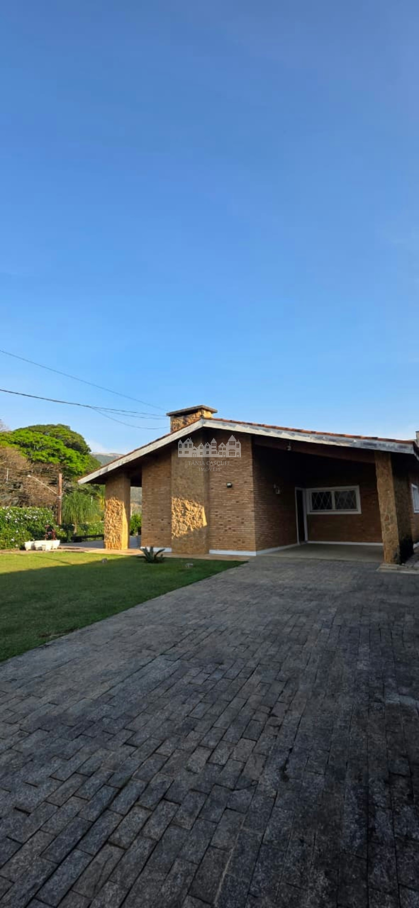 Casa à venda com 4 quartos, sendo 2 suítes, em Vila Petrópolis, Atibaia, SP