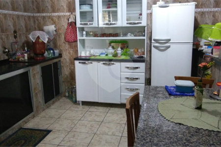 Casa térrea com 2 dormitórios.