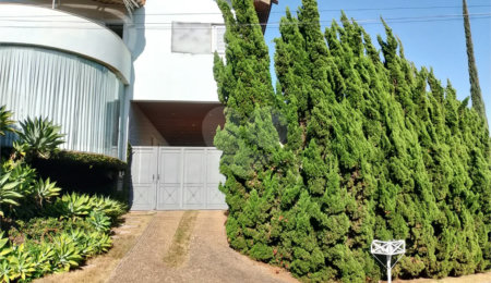 Casa à venda com 4 quartos, sendo 2 suítes,  em Jardim Novo Mundo, Poços de Caldas, MG