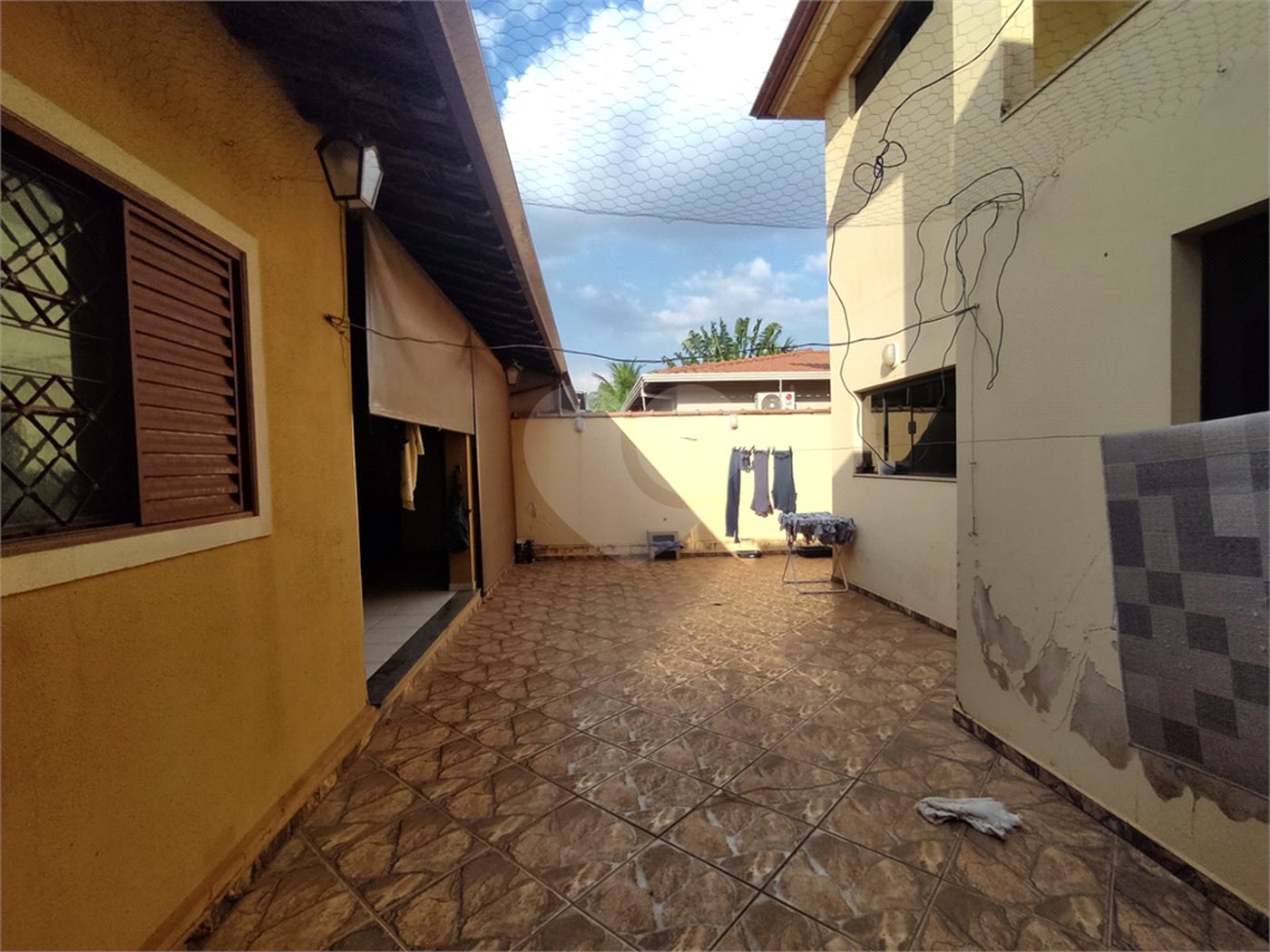 Sobrado espaçoso com 3 quartos,no Parque Fehr á Venda!