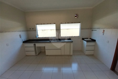Casa Térrea no Condomínio Damha I,