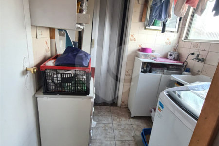 Apartamento com 3 dormitórios, sendo 1 suíte.