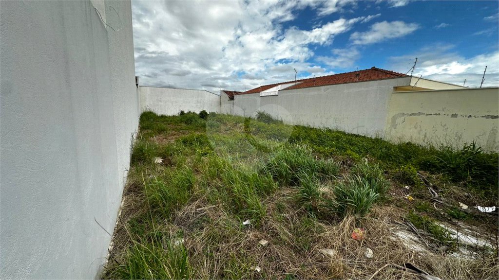 Terreno à venda em Jardim São João Batista, São Carlos - SP
