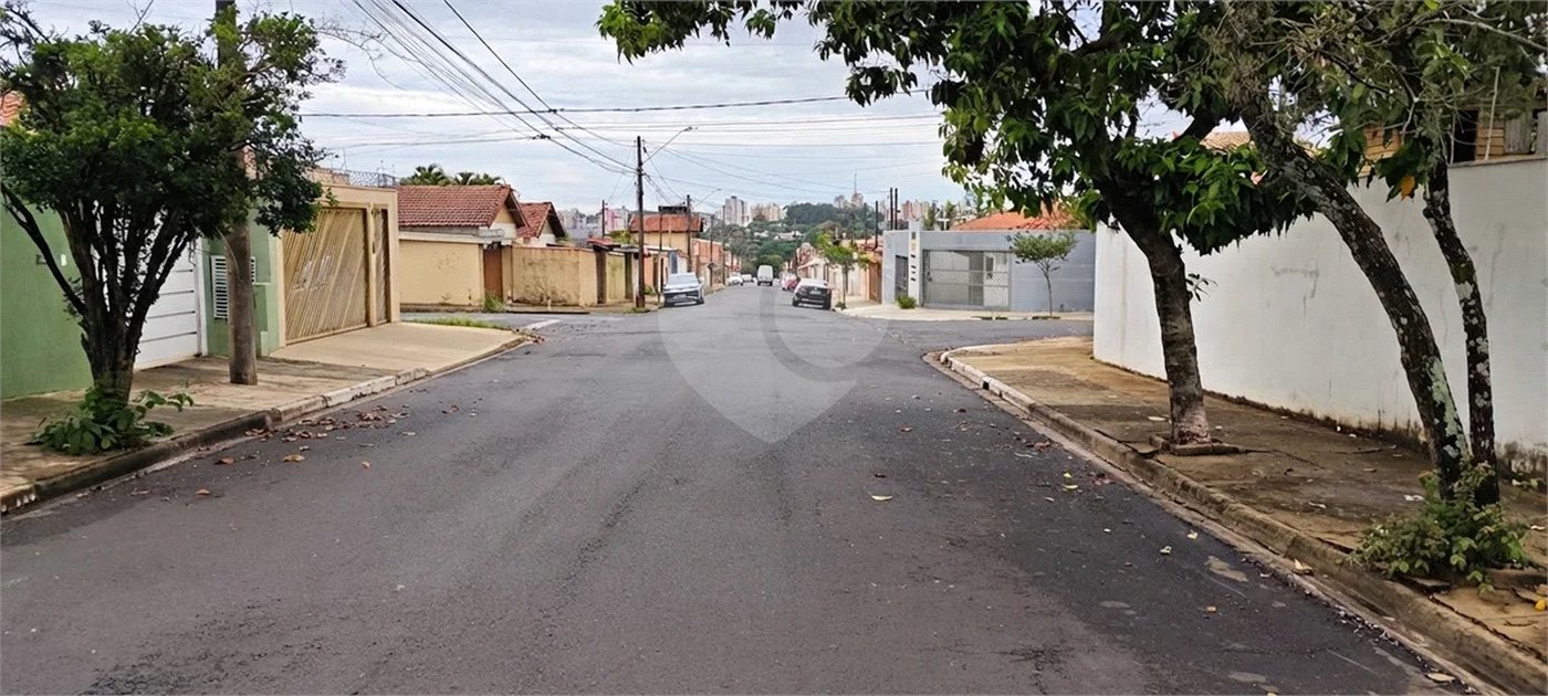Casa Nova (Apenas 2 Anos) com Suíte: Conforto, Segurança e Localização Privilegiada!