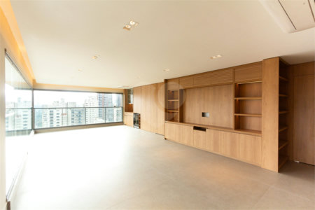 Apartamento à venda ou para alugar com 3 suítes em Moema, São Paulo, SP
