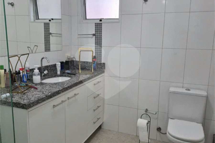 Apartamento à venda no Edifício Pedro Ometto, no coração de Piracicaba.