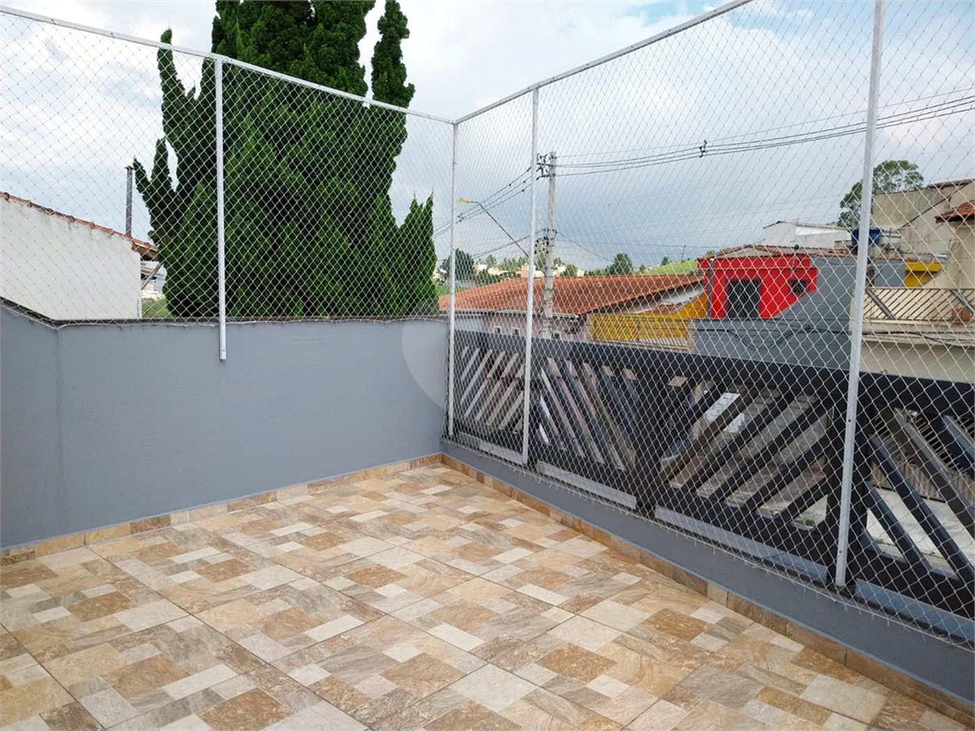Casa com 324m², 4 dormitórios, sendo 1 suíte, 4 vagas, à venda no Jardim Las Vegas em Santo André.