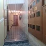 Apartamento super bem localizado, com 01 dormitório e armário embutido