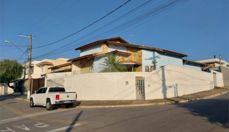 Sobrado à venda com 5 quartos, sendo 1 suíte, em Terra Nobre, Louveira, SP