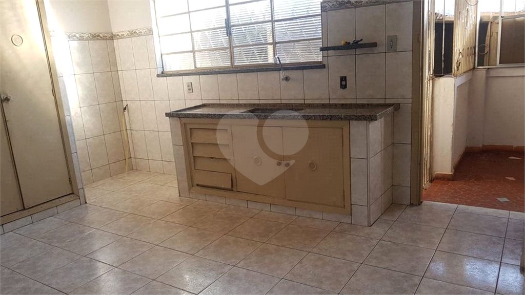 Casa térrea para venda em Araraquara/SP.