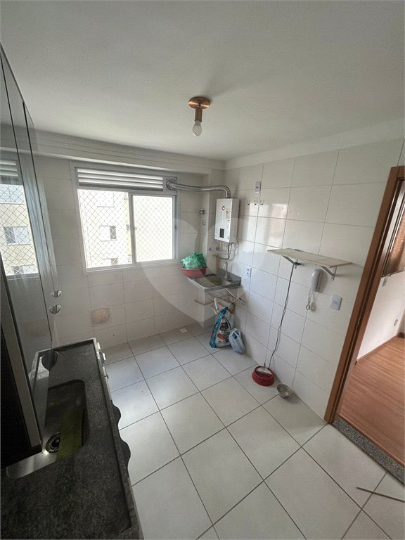 Apartamento de 44m² com vaga na garagem.