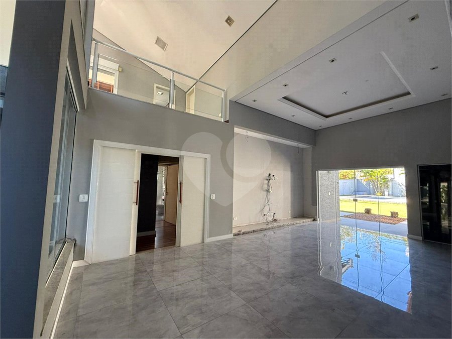 Casa alto padrão condomínio fechado em Atibaia com 4 suítes e ampla área de lazer, espaço gourmet, piscina, 6 vagas garagem