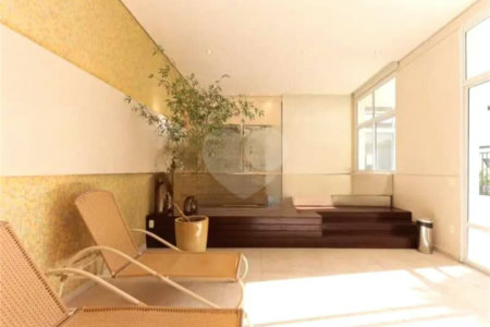 Apartamento de 306m² na melhor região de Moema, 3 suítes, 5 vagas, varanda gourmet, depósito, fora de rota