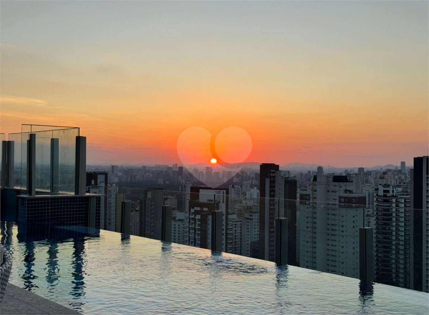 Apartamento novo na Vila Mariana com 38m², 1 vaga e próximo ao metrô.
