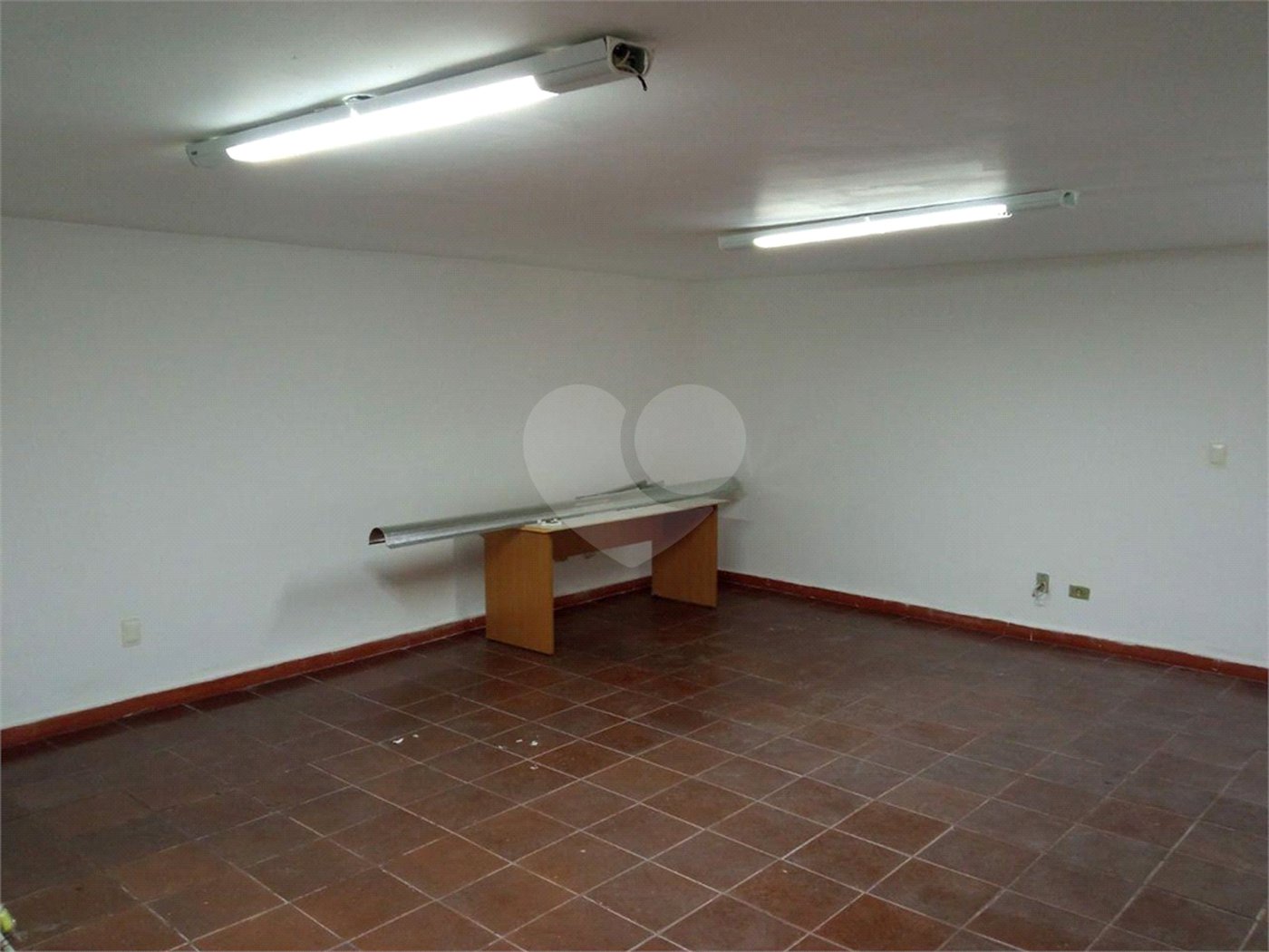 Excelente Sobrado com 04 suítes. Venha fazer uma visita.