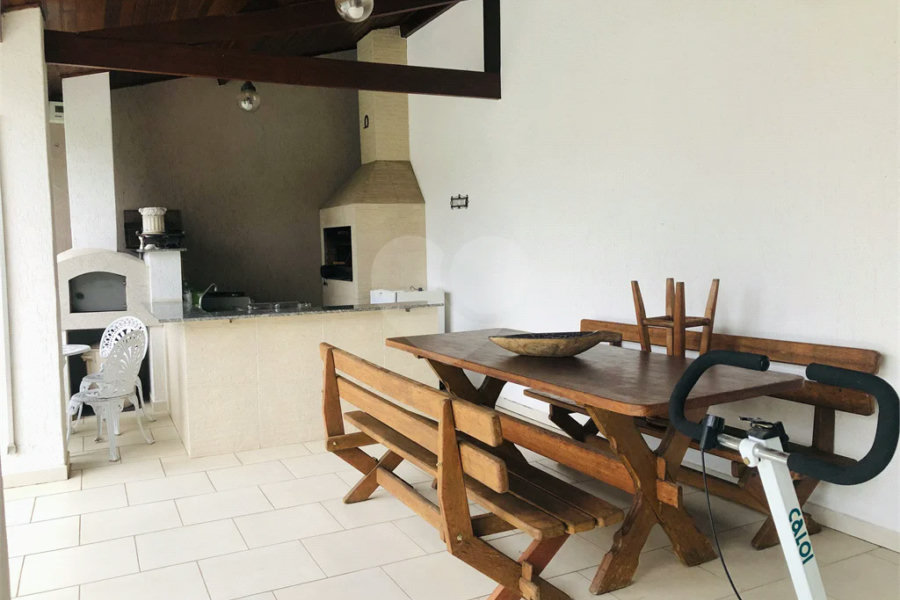 SOBRADO A VENDA NO TREMEMBÉ - 3 DORMS. (1 SUÍTE) E 5 VAGAS