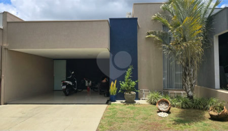 Casa à venda com 3 quartos, sendo 1 suíte,  no condomínio Alvorada, Araraquara - SP