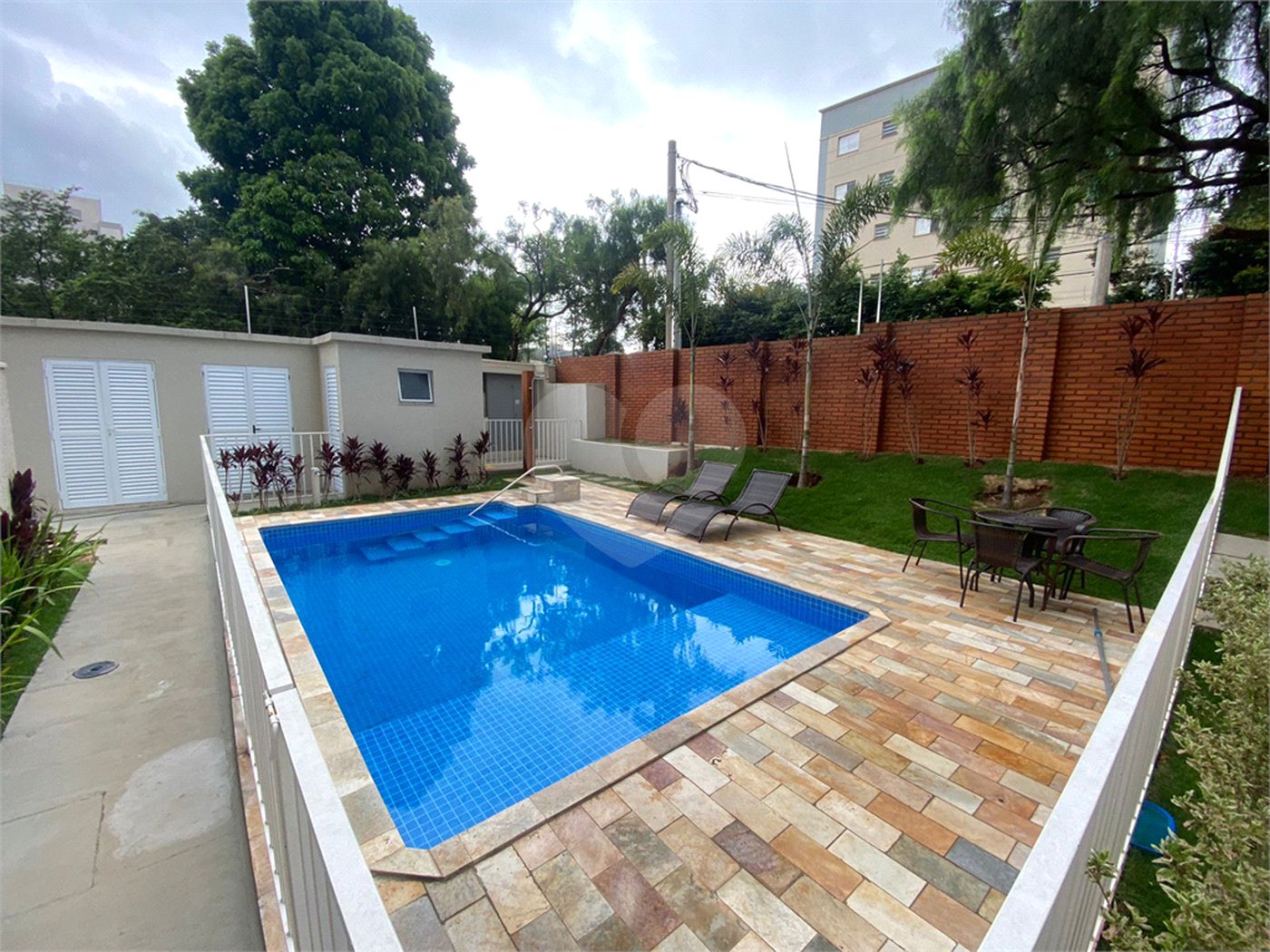 Apartamento no Condomínio Parque dos Jacarandás.