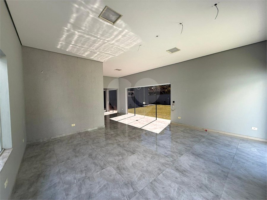 Casa alto padrão condomínio fechado em Atibaia com 4 suítes e ampla área de lazer, espaço gourmet, piscina, 6 vagas garagem