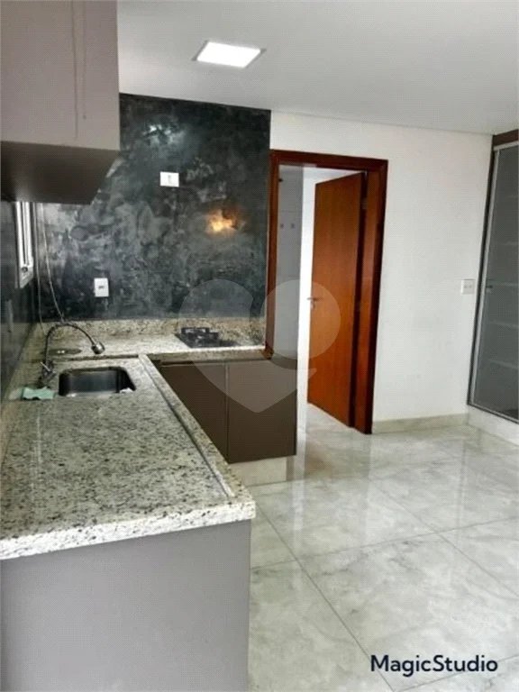 Apartamento com 138m², 3 dormitórios, sendo 3 suítes, 2 vagas de garagem, à venda na Vila Valparaiso em Santo André.