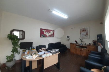 Vende-se: Sobrado no Cursino/Ipiranga, 2 Quartos, 2 Salas, 8 vagas de garagem!