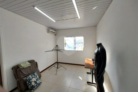 Casa residencial com ponto comercial a venda no Centro