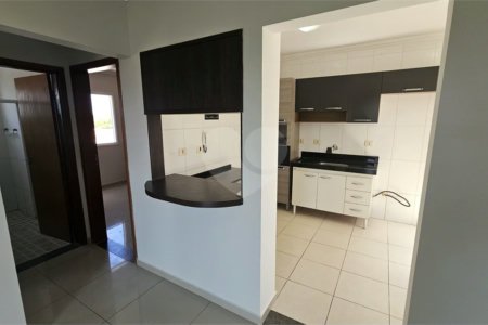 Apartamento Locação Condomínio Anguri com 02 dormitórios com Ar e Sacada