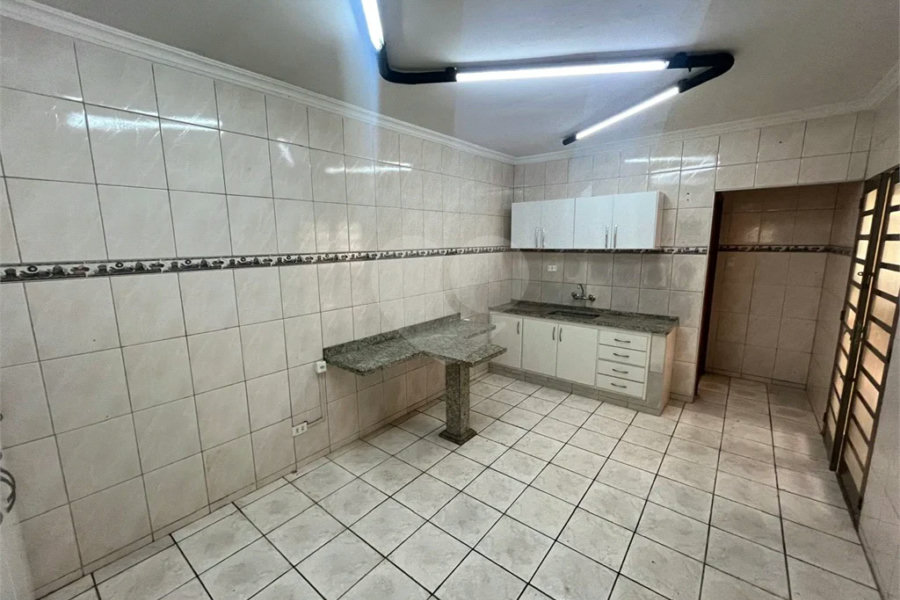 Casa Assobradada à Venda – Conforto, Excelente Acabamento e Localização Central
