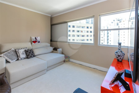 Apartamento para venda em Moema com 185m², 3 dormitórios sendo 1 suíte e 1 vaga