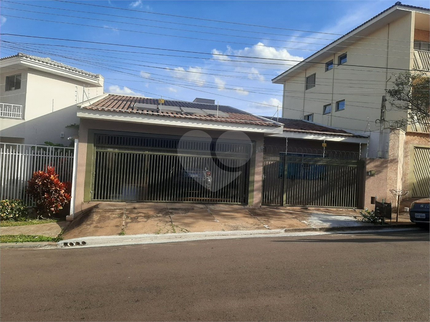 Bela casa com boa localização no bairro Portal do Sol