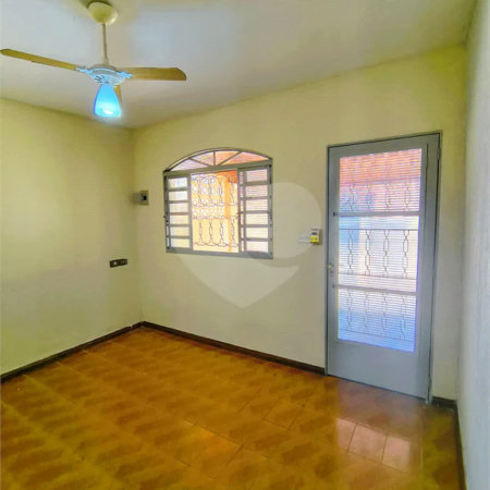 Casa Térrea para Venda – Bairro Vila Avaí, Indaiatuba - com 02 quartos- 01 banheiro-sala -cozinha-quintal e garagem 0 1carro