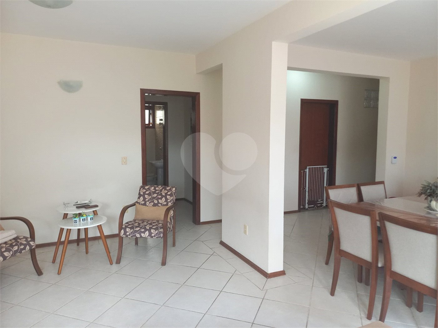 Casa à venda com 4 quartos, sendo 2 suítes,  em Villaggio Capríccio, Louveira, SP