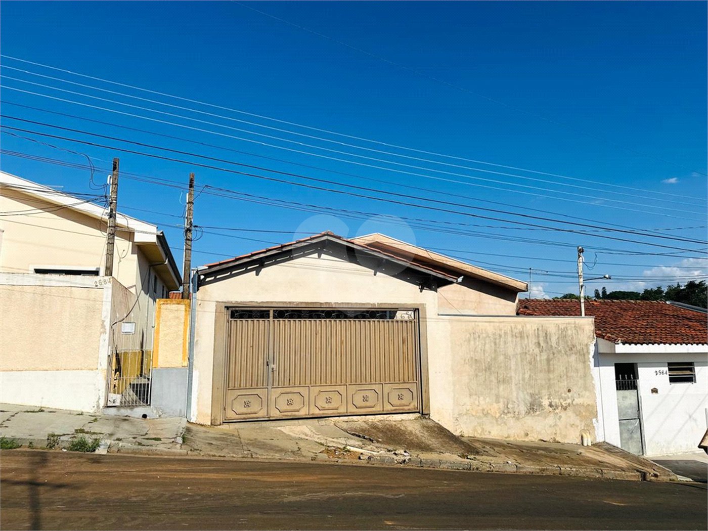 Casa á venda, com 03 Dormitórios, em São Carlos.