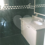 Casa Térrea com 3 dormitórios, sendo 1 suíte.