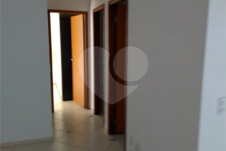Indaiatuba - Venda - Apartamento no Condomínio Portal das Flores com 64 m², 3 dorms, sendo 2 com armários planejados, , WC social, cozinha planejada e totalmente integrada com a lavanderia, varanda, , 02 vagas de garagem. Excelente localização, a poucos metros do Shopping Polo, mercados, padaria,