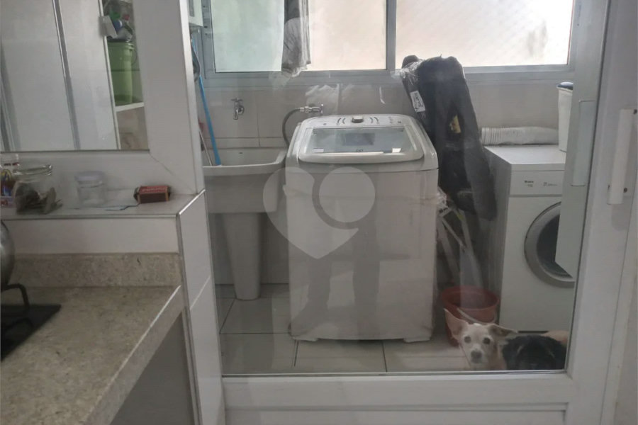Apartamento 3 dormitórios, região do Campo Belo. Condomínio com laser completo.