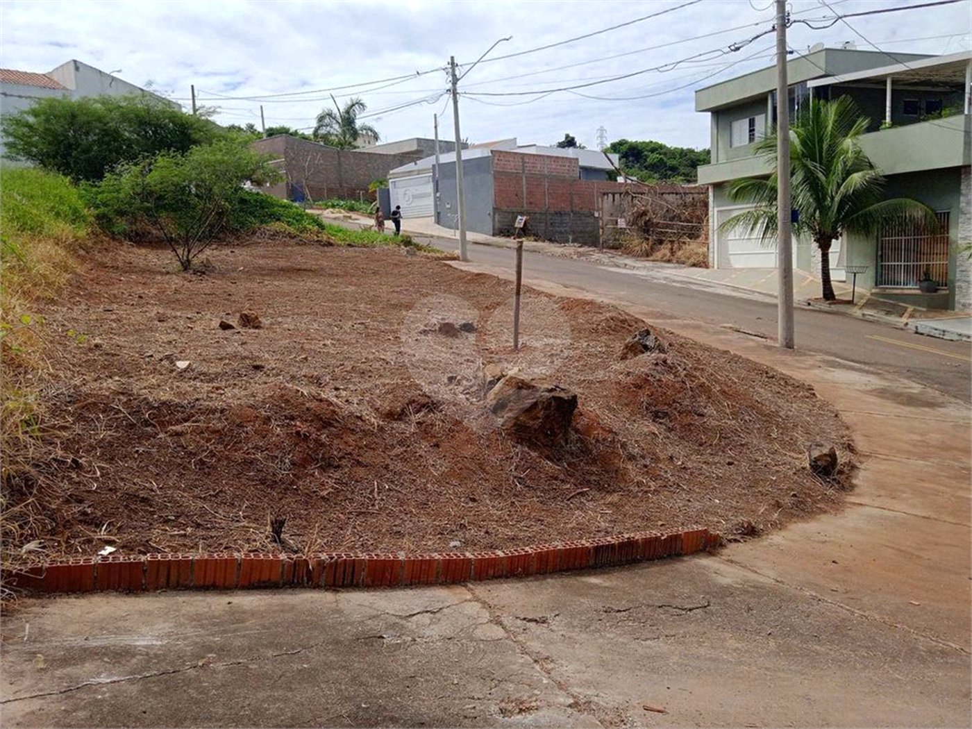 Terreno com 251,00 m² .