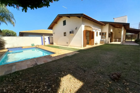Casa Térrea no Condomínio Damha I,