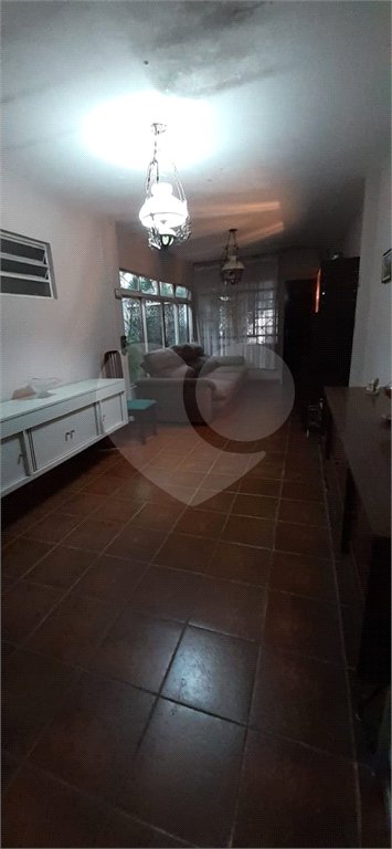 Casa Térrea Ampla com 4 Dormitórios, Suíte e Quintal à Apenas 15 Minutos do Estação Tatuapé.
