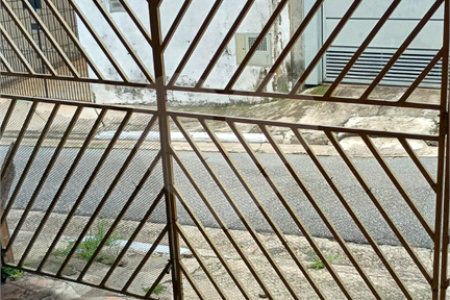 Casa Térrea 2 Dormitórios com 1 Vaga de Garagem Próxima à Estação São Lucas – Excelente Oportunidade para Morar ou Investir.