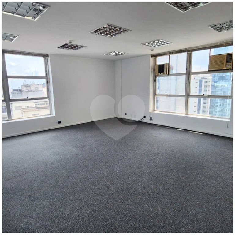 Sala comercial com 43 m² de área útil para locação no Paraíso