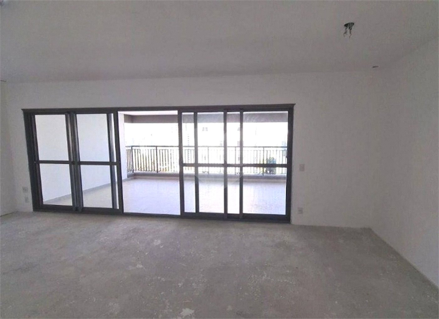 Apto com 159m² área útil com 3 suítes 2 vagas varanda gourmet e lazer completo.