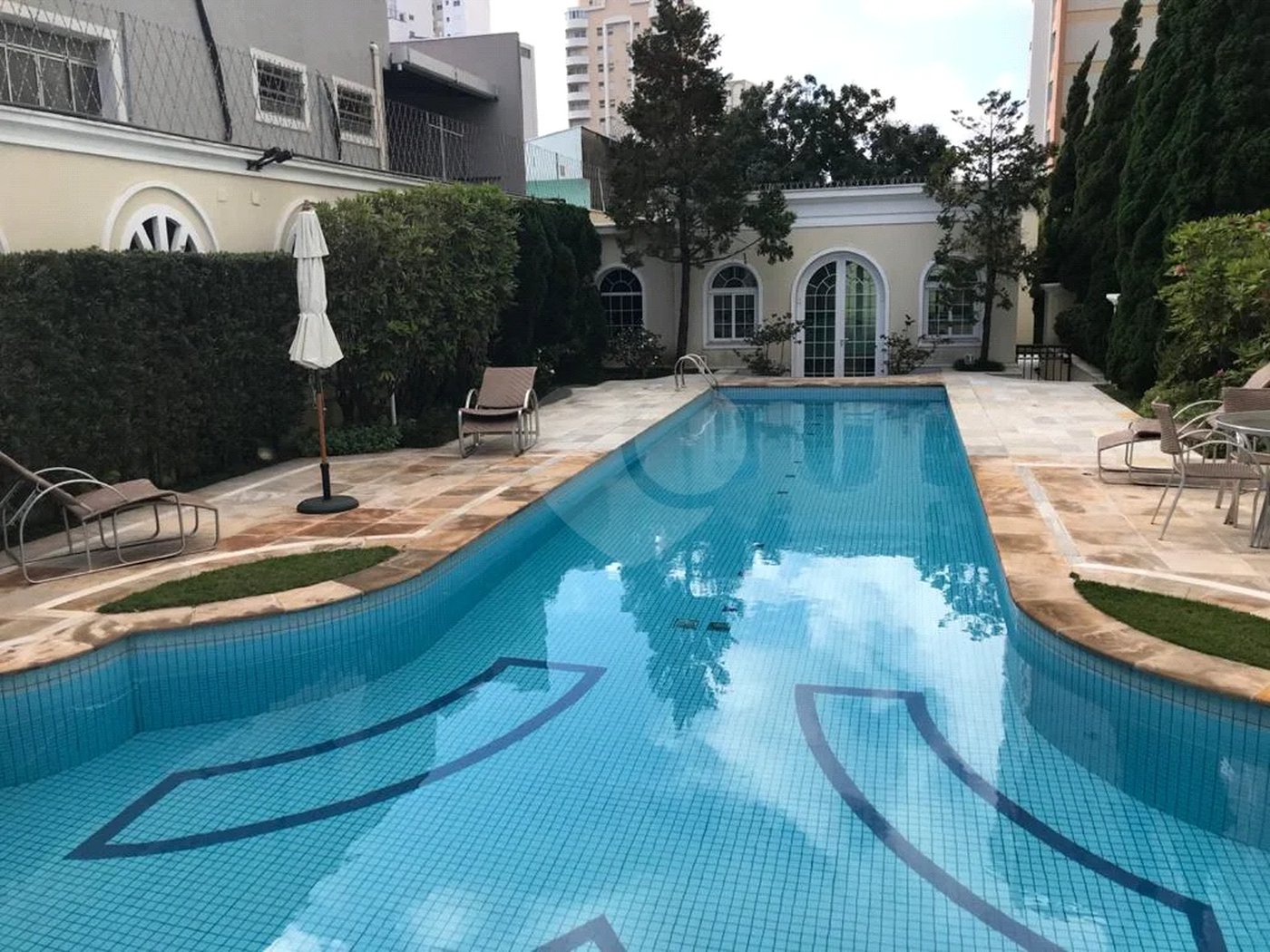 Apto 220 metros no Campo Belo. varanda, 5 vagas, 3 suítes. Visite
