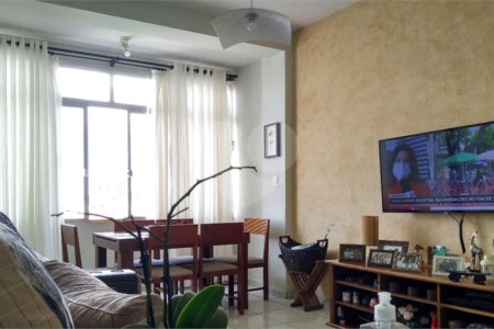 Apartamento com três dormitórios no Bom Retiro.