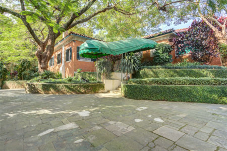 Casa à venda com 6 quartos, sendo 4 suítes, em Guarapiranga, São Paulo, SP
